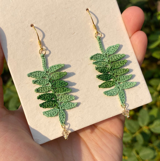Green ombre fern leaf crochet handmade dangle earrings/microcrochet/Knitted jewelry/Forest style/Indoor plant/Polypodiophyta/Instagram