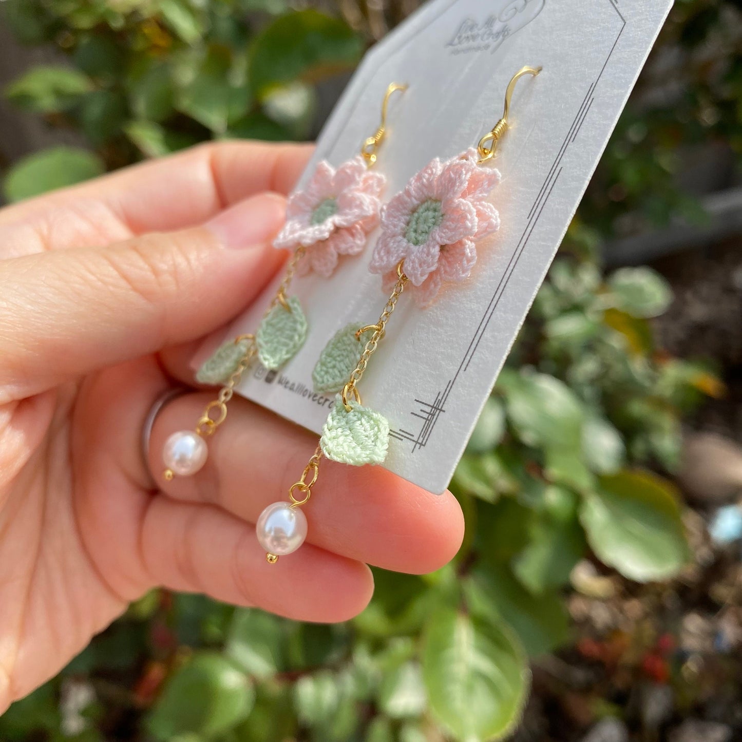 Pink Daisy flower dangle earrings/Microcrochet/14k gold/Spring Summer flower gift for her/Knitting handmade jewelry/Ship from US