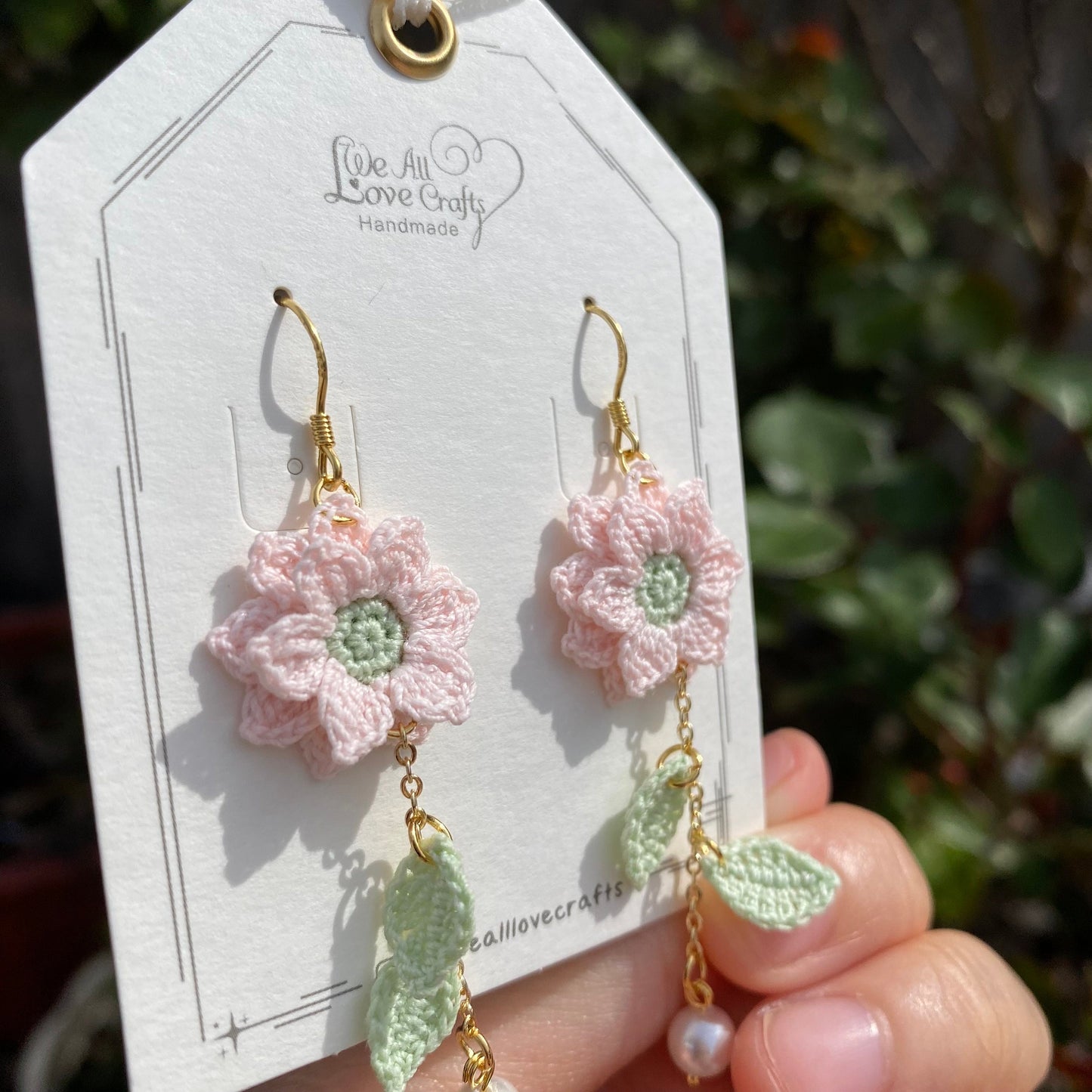 Pink Daisy flower dangle earrings/Microcrochet/14k gold/Spring Summer flower gift for her/Knitting handmade jewelry/Ship from US