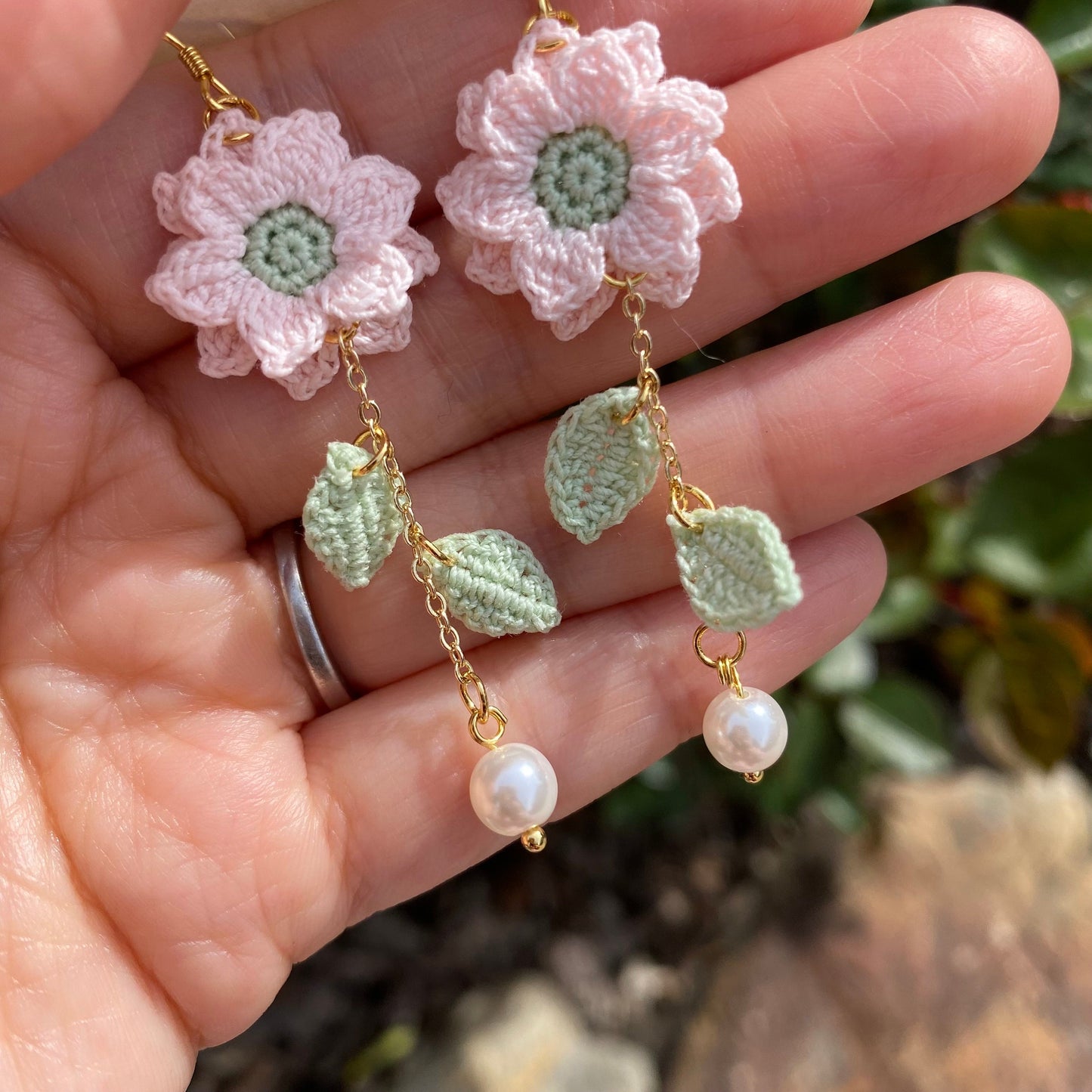 Pink Daisy flower dangle earrings/Microcrochet/14k gold/Spring Summer flower gift for her/Knitting handmade jewelry/Ship from US