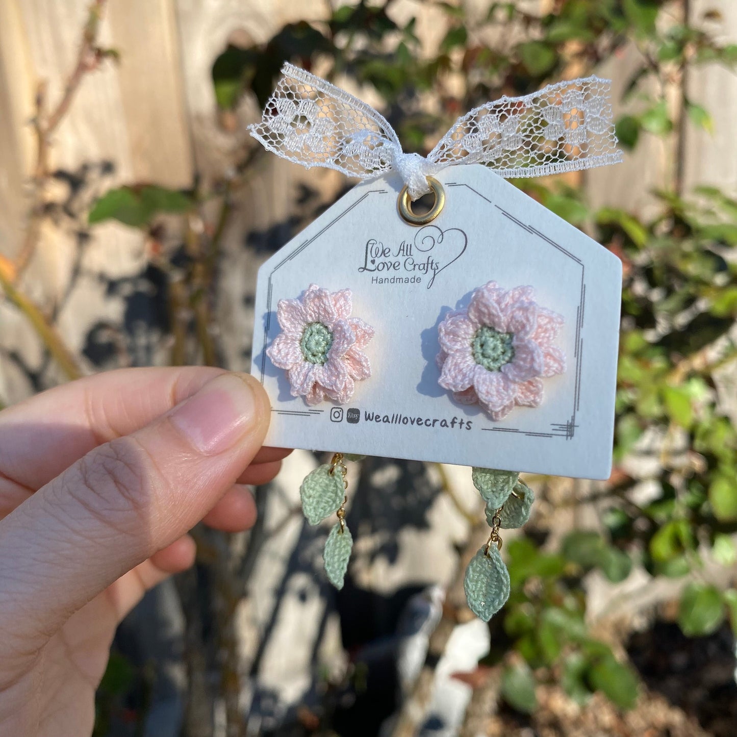 Pink Daisy flower dangle Stud earrings/Microcrochet/14k gold/Spring Summer flower gift for her/Knitting handmade jewelry/Ship from US