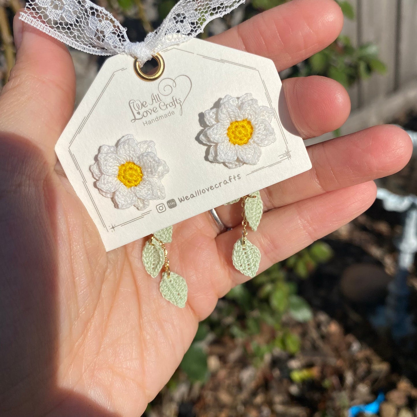 White Daisy flower dangle earrings/Microcrochet/14k gold/Spring Summer flower gift for her/Knitting handmade jewelry/Ship from US