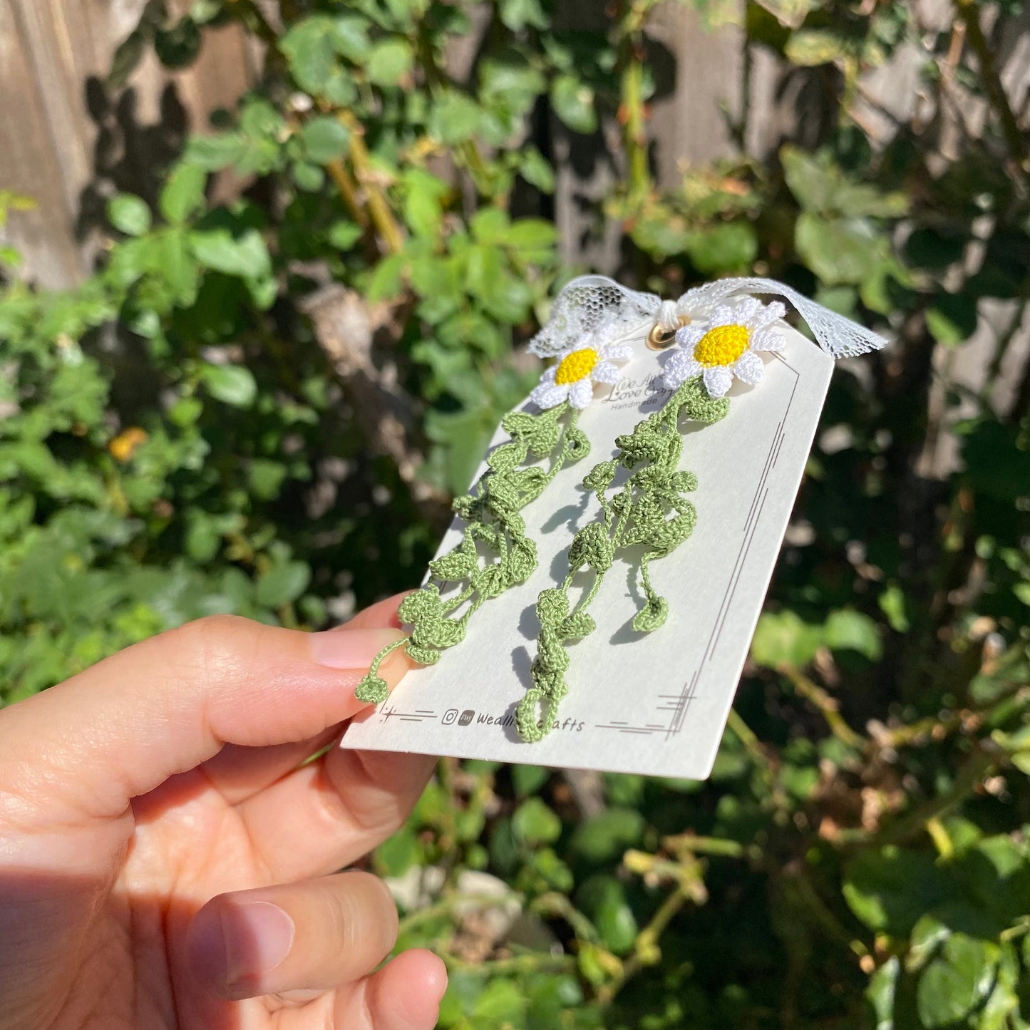 White Daisy with leaves crochet earrings/Microcrochet earrings/crochet flower earrings/Crochet dangle earrings/Crochet jewelry/forest style