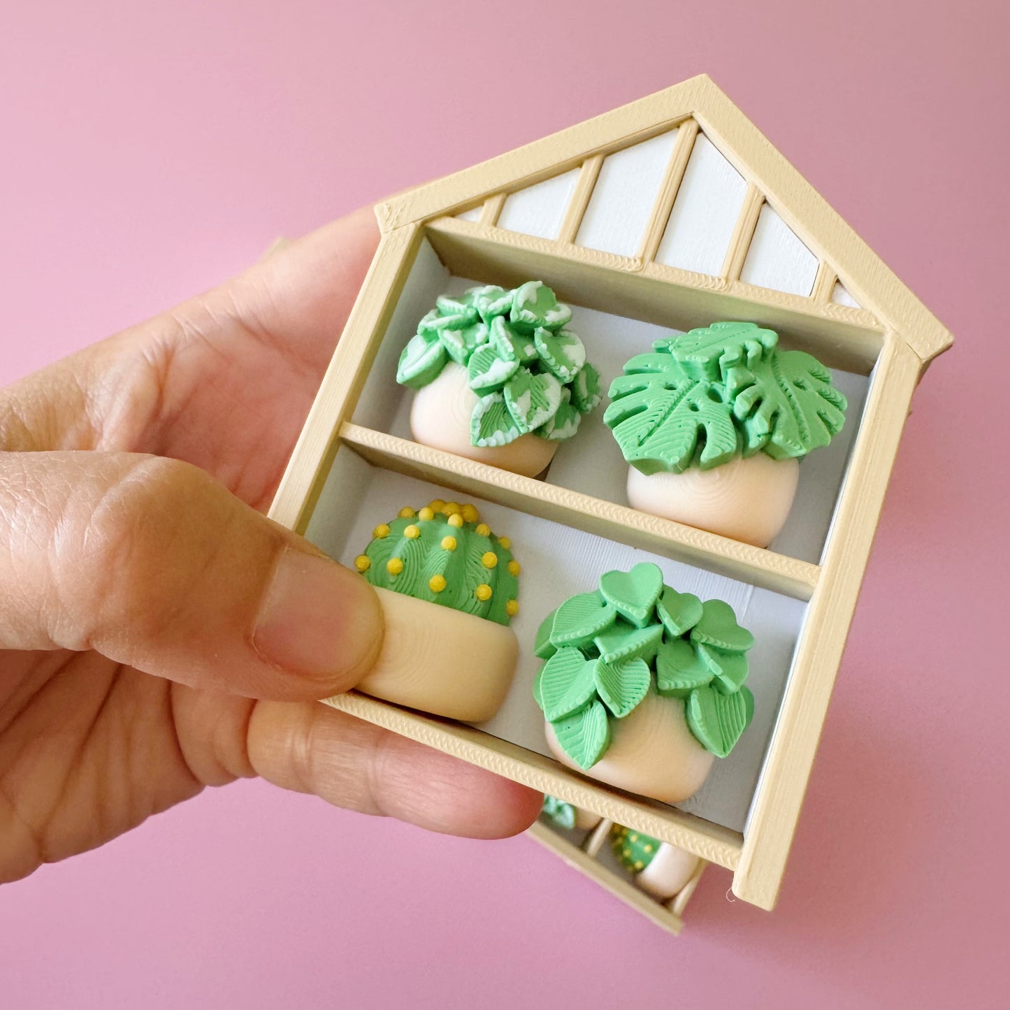🪴 Cozy Plant Shelf Clicker