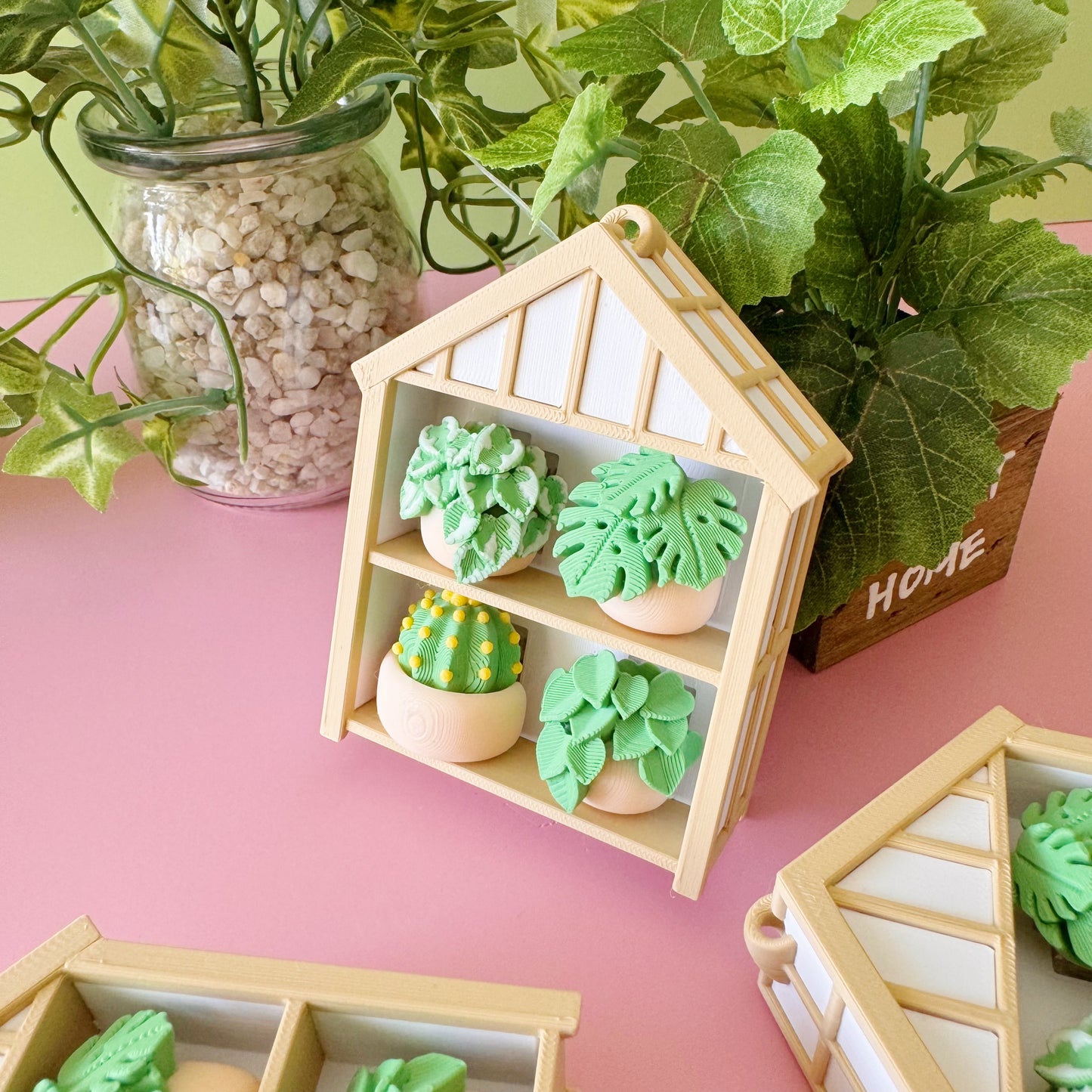 🪴 Cozy Plant Shelf Clicker