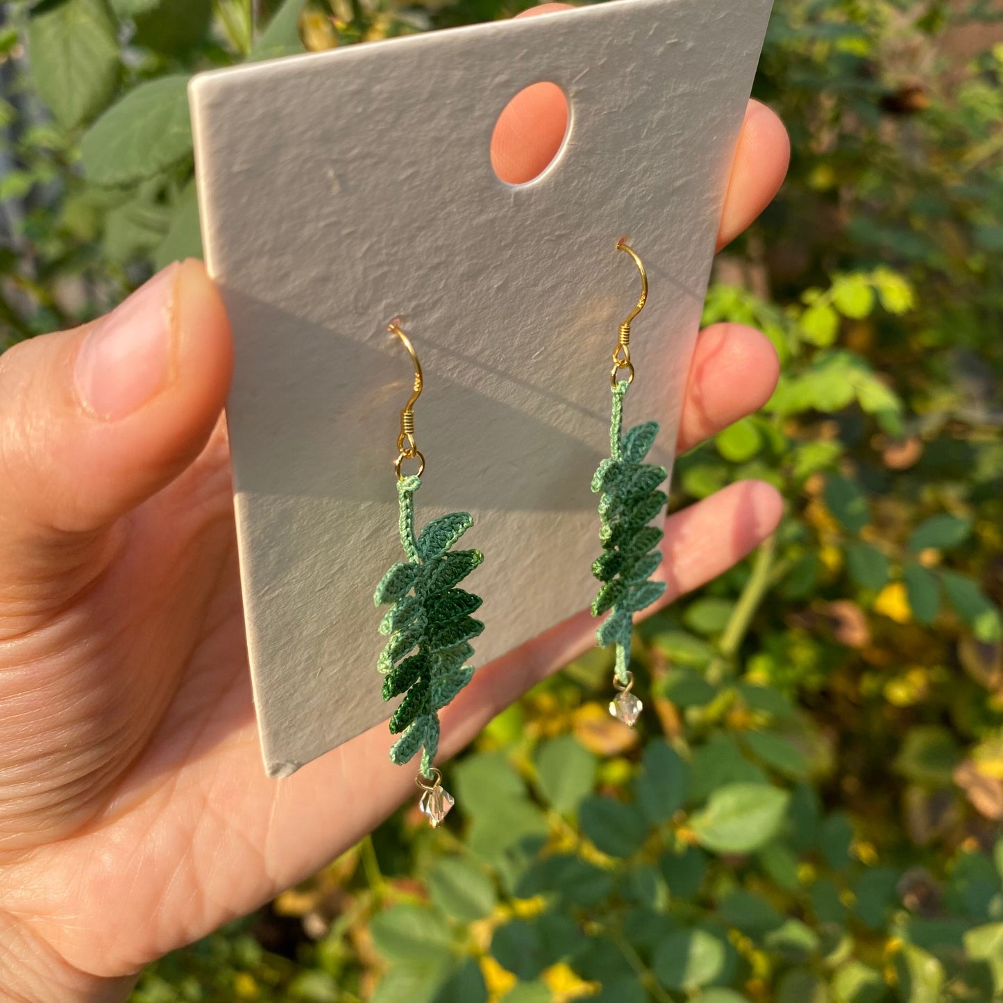 Load image into Gallery viewer, Green ombre fern leaf crochet handmade dangle earrings/microcrochet/Knitted jewelry/Forest style/Indoor plant/Polypodiophyta/Instagram
