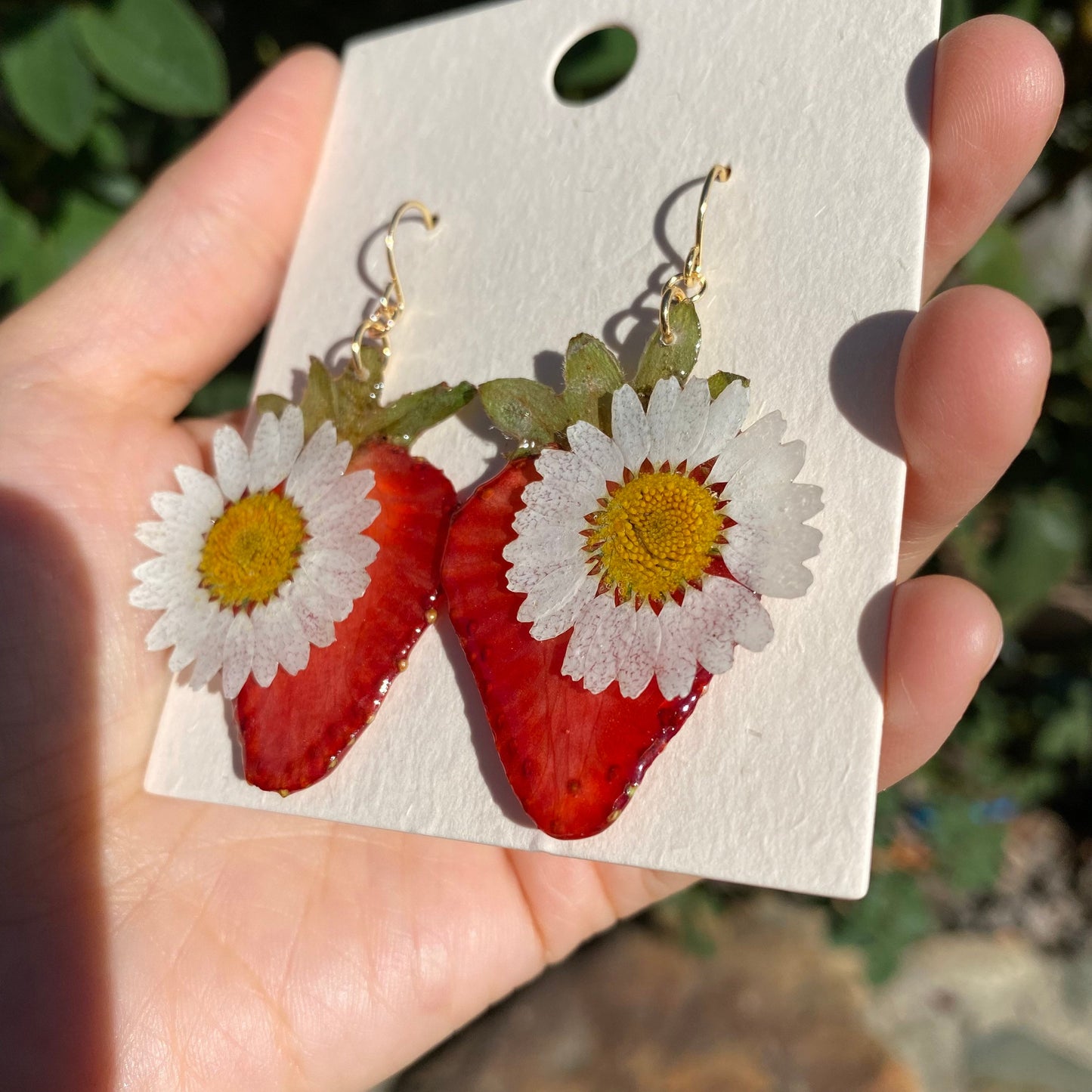 Load image into Gallery viewer, Real dry strawberry fruit slice with white daisy earrings/Berry studs/14k gold plated/Fish hoop with UV resin/Summer jewelry for her
