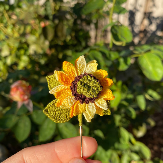 Ombre sunflower crochet brooch/Micro crochet /Handmade embroidery jewelry/gift for her birthday wedding anniversary