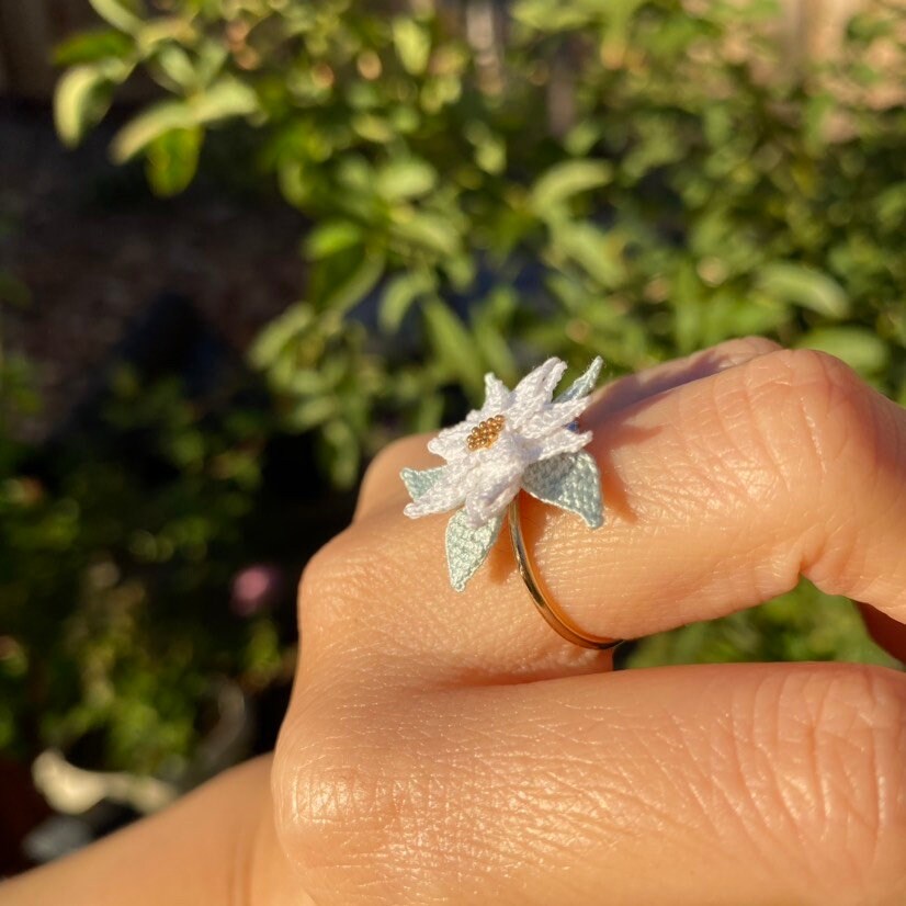 Load image into Gallery viewer, White Poinsettia flower crochet Ring/Microcrochet/14k gold metal ring/Christmas holiday flower gift for her/Knitting handmade jewelry
