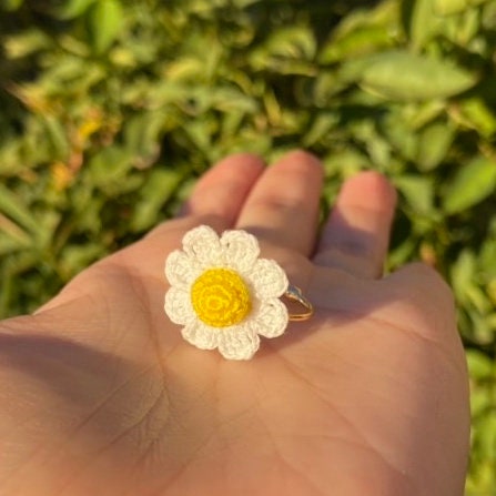 White daisy crochet Ring/Microcrochet/14k gold metal ring/Spring summer flower gift for her/Knitting handmade jewelry