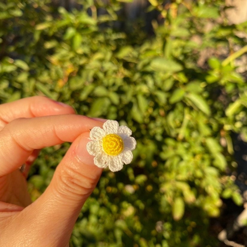 White daisy crochet Ring/Microcrochet/14k gold metal ring/Spring summer flower gift for her/Knitting handmade jewelry