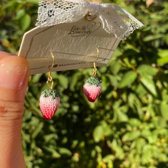 Pink ombre Strawberry crochet dangled earrings/Amigurumi/Micro crochet/14k gold jewelry/Summer fruit gift for her/Ship from US
