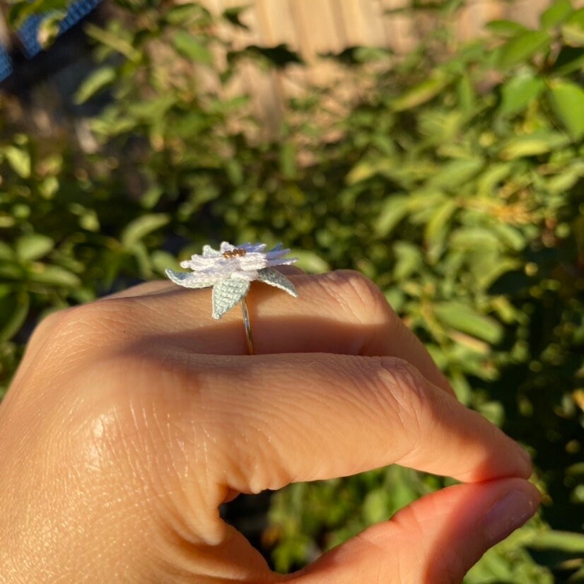 White Poinsettia flower crochet Ring/Microcrochet/14k gold metal ring/Christmas holiday flower gift for her/Knitting handmade jewelry