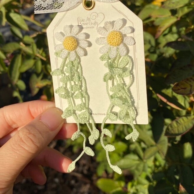 White Daisy with leaves crochet earrings/Microcrochet earrings/crochet flower earrings/Crochet dangle earrings/Crochet jewelry/forest style