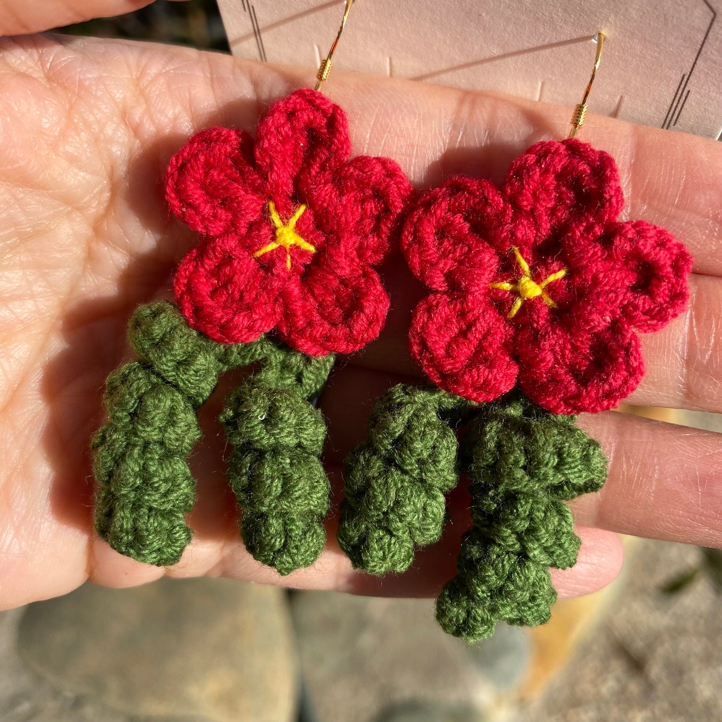 Load image into Gallery viewer, Red flower with curled leaves crochet dangle earrings/Microcrochet/14k gold/gift for her/kitted twine/Knitting handmade jewelry/Ship from US
