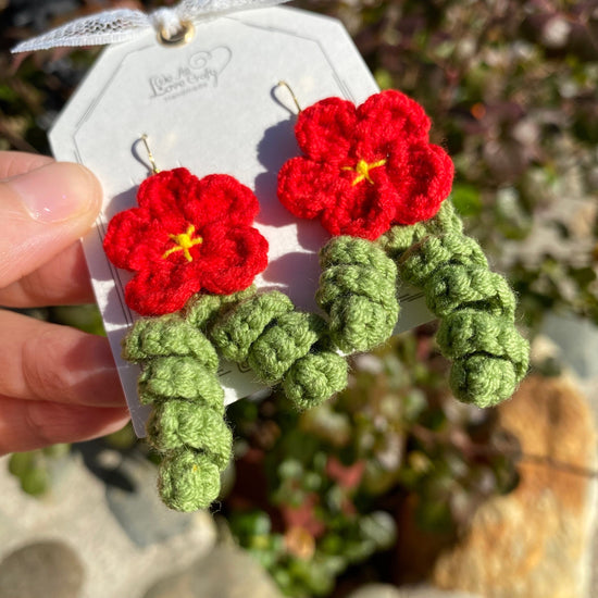 Load image into Gallery viewer, Red flower with curled leaves crochet dangle earrings/Microcrochet/14k gold/gift for her/kitted twine/Knitting handmade jewelry/Ship from US
