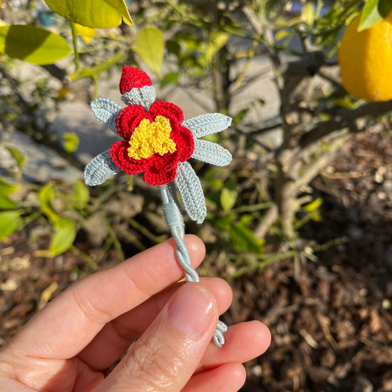 Load image into Gallery viewer, Red Camelia flower Brooch/Microcrochet jewelry/Mother&amp;#39;s day gift for her/Handmade knitting work/Eco-friendly/Crochet /Ship from US
