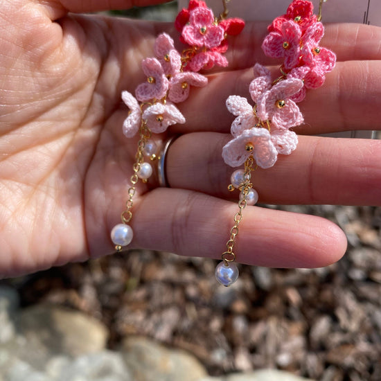 Load image into Gallery viewer, 4 shades of Coral Red ombre flower cluster crochet dangle earrings/Microcrochet/14k gold/gift for her/Knitting handmade jewelry
