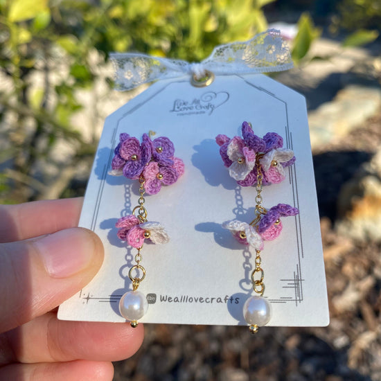 Load image into Gallery viewer, Purple and pink ombre flower cluster with pearl crochet dangle earrings/Microcrochet/14k gold plated/gift for her/Knitting handmade jewelry
