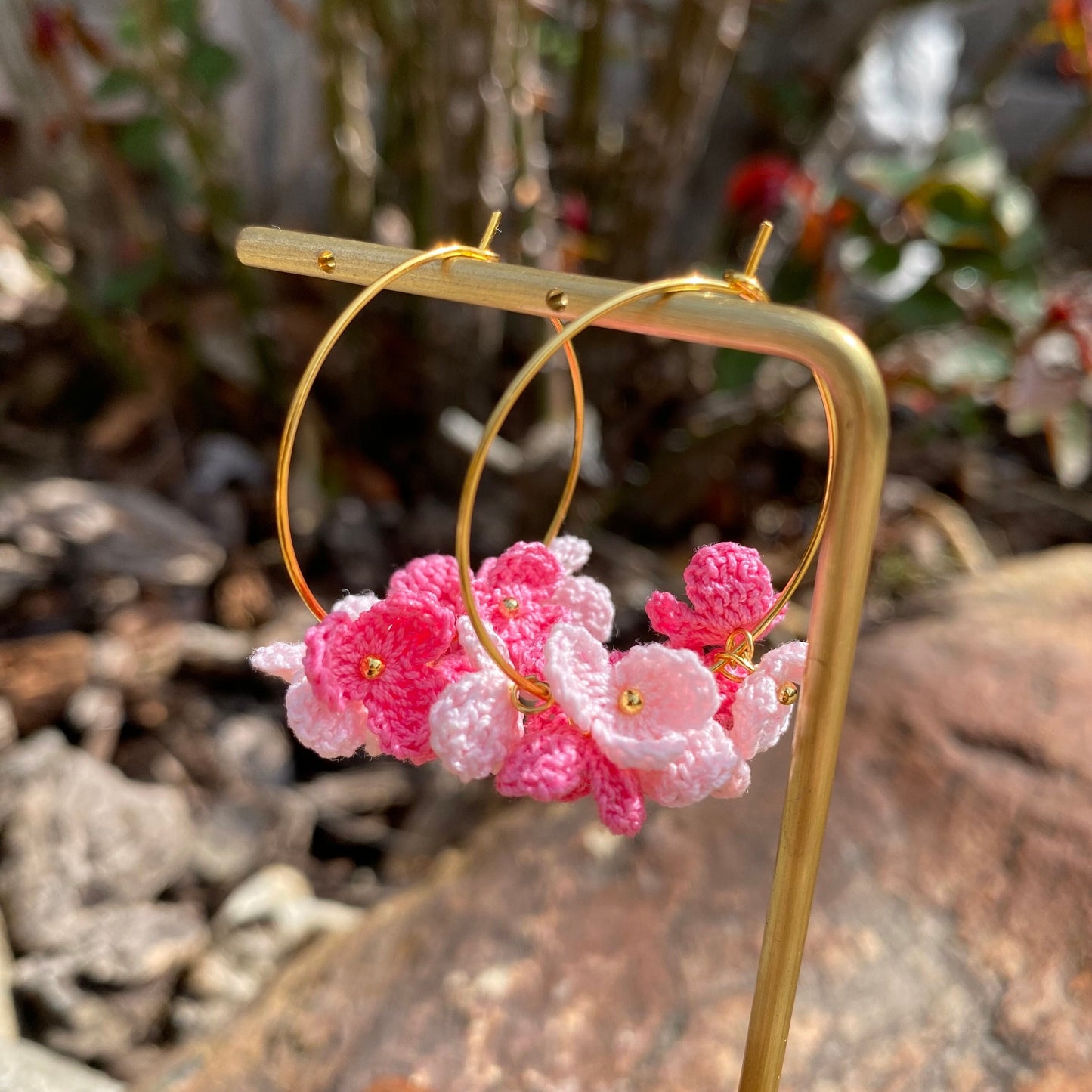 Pink Two tones color flower cluster crochet hoop earrings/Microcrochet/14k gold/gift for her/Knitting handmade jewelry/Ship from US