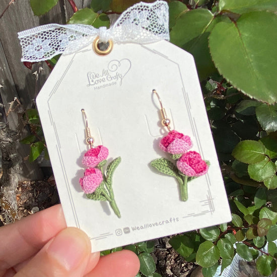 Load image into Gallery viewer, Magenta Pink rose flower crochet dangle earrings/Microcrochet/14k gold/love gift for her/Knitting handmade jewelry/Ship from US
