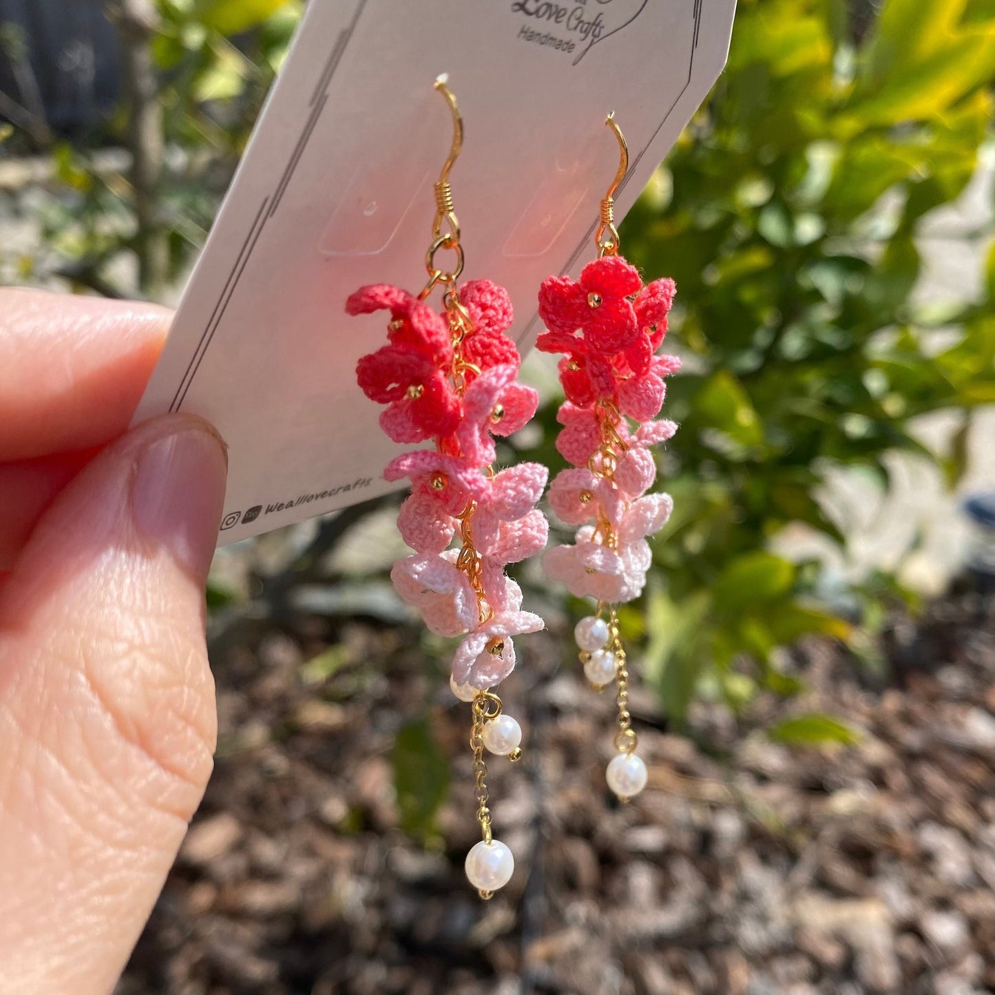 Load image into Gallery viewer, 4 shades of Coral Red ombre flower cluster crochet dangle earrings/Microcrochet/14k gold/gift for her/Knitting handmade jewelry
