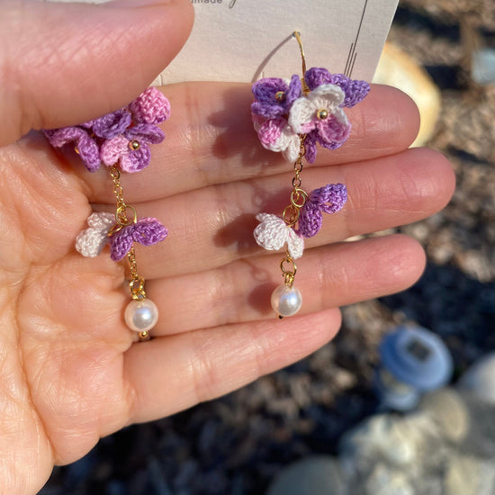 Load image into Gallery viewer, Purple and pink ombre flower cluster with pearl crochet dangle earrings/Microcrochet/14k gold plated/gift for her/Knitting handmade jewelry
