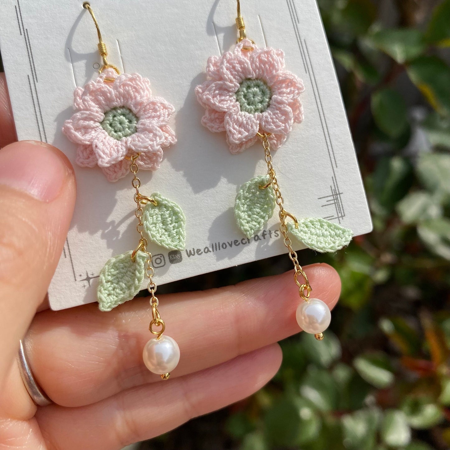Pink Daisy flower dangle earrings/Microcrochet/14k gold/Spring Summer flower gift for her/Knitting handmade jewelry/Ship from US