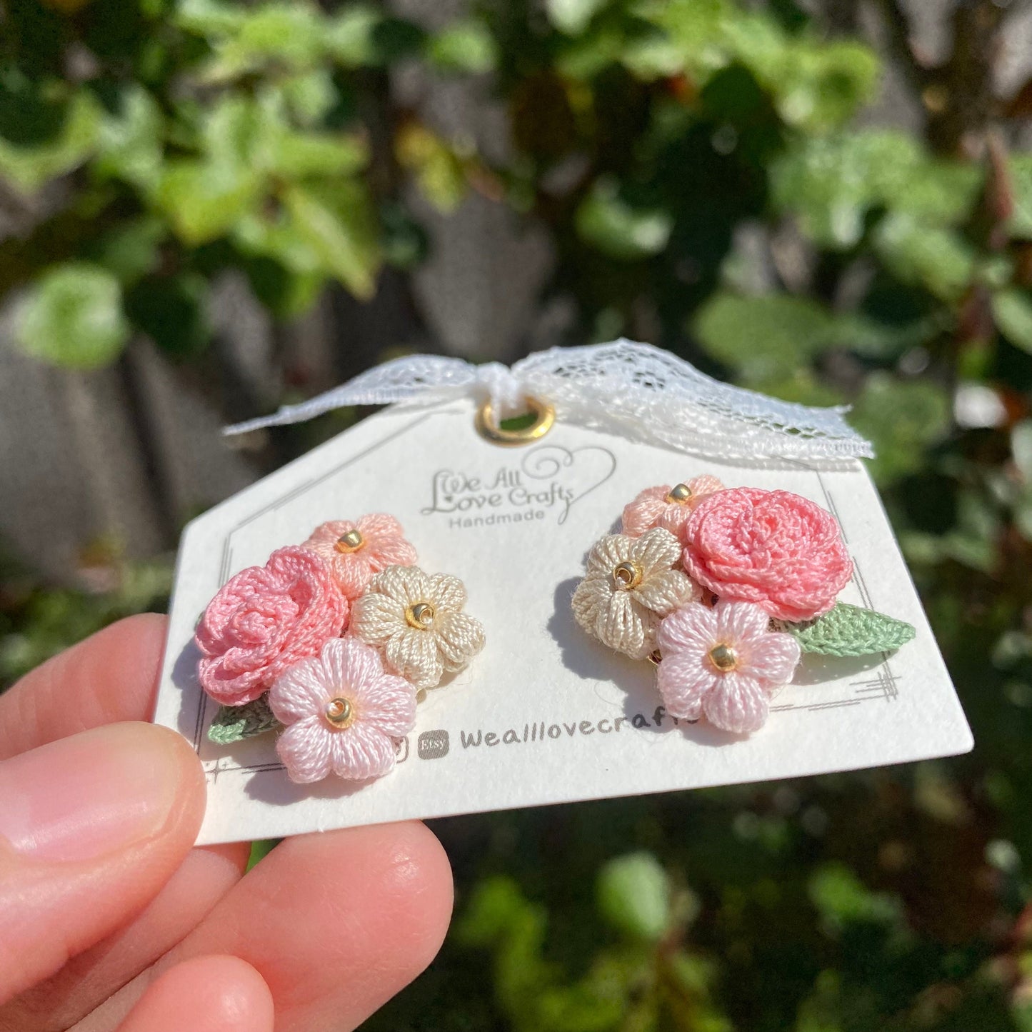 Load image into Gallery viewer, Pink Floral bouquet bundle Studs/Microcrochet/14k gold earrings/Spring gift for her/Knitting handmade jewelry/Retro vintage/Ship from US
