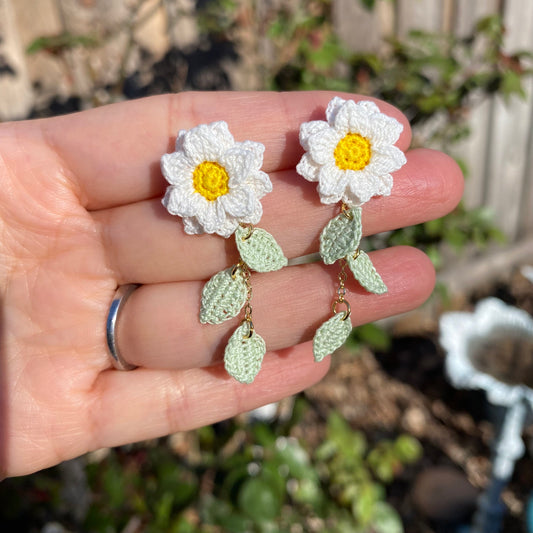 White Daisy flower dangle earrings/Microcrochet/14k gold/Spring Summer flower gift for her/Knitting handmade jewelry/Ship from US