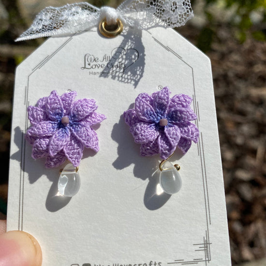 Load image into Gallery viewer, Purple Daisy flower cluster Studs with pearl/Microcrochet/14k gold earrings/Spring gift for her/Knitting handmade jewelry/Ship from US
